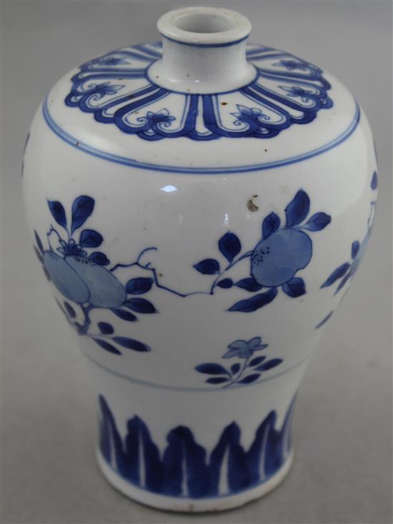 A Chinese blue and white Meiping vase, Kangxi period, 16cm